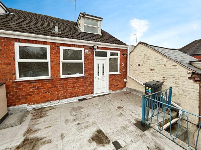 1 Bedroom Flat To Rent In Halesowen Road, Netherton, Dudley, DY2