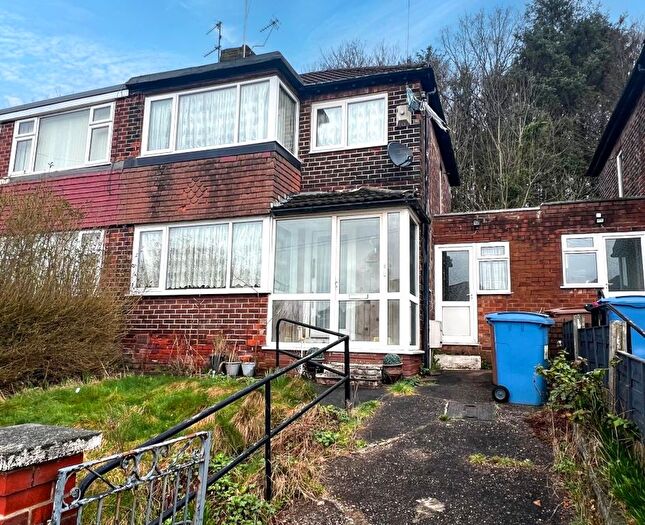 3 Bedroom Semi Detached House For Sale In Castlewood Road, Salford, M7
