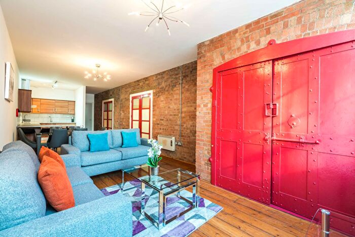 3 Bedroom Flat To Rent In Back Church Lane, Liverpool Street, E1