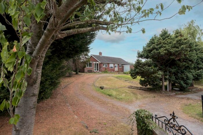 3 Bedroom Detached Bungalow For Sale In Harthill Road, Burwardsley, CH3
