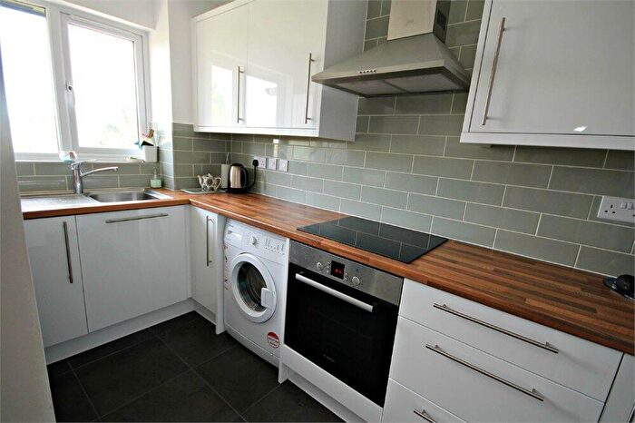 2 Bedroom Flat For Sale In Cornmow Drive, Dollis Hill, NW10