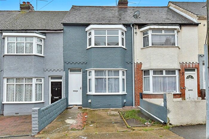 3 Bedroom Terraced House For Sale In Cottall Avenue, Chatham, Kent, ME4