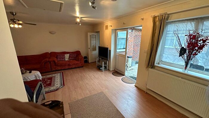 Studio To Rent In Northfield Road, Hounslow, TW5