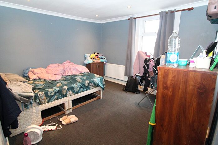 3 Bedroom Terraced House For Sale In Saunders Street, Gillingham, ME7