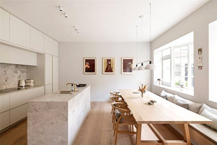 2 Bedroom Flat To Rent In Rutland Gardens Mews, London, SW7