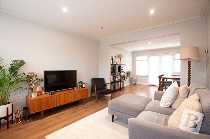 3 Bedroom Semi Detached House For Sale In Berkeley Drive, Hornchurch, RM11