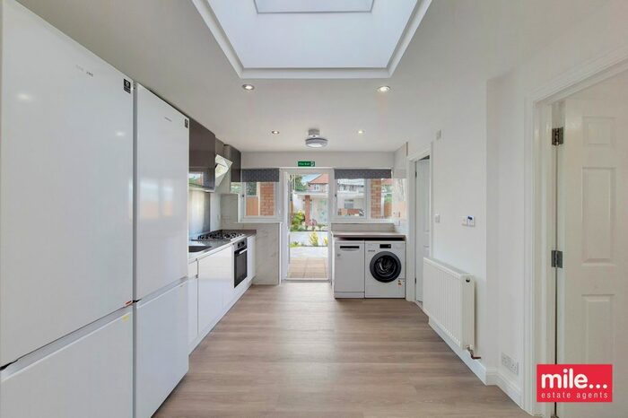 5 Bedroom Semi-Detached House To Rent In Greenway Gardens, London, NW9