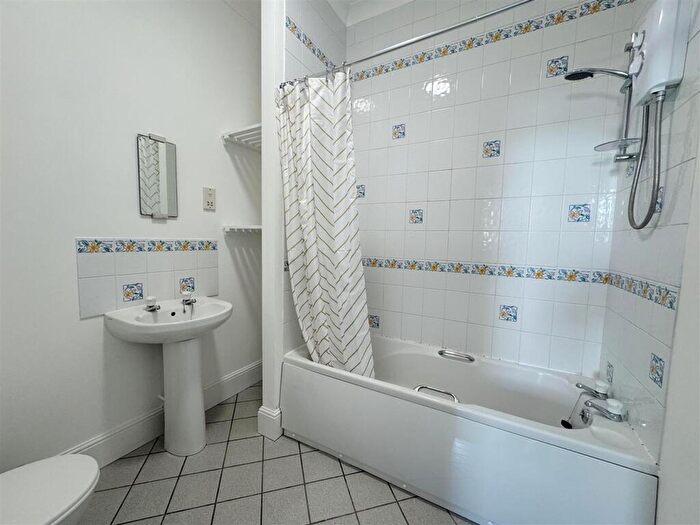 1 Bedroom Flat To Rent In Castle Street, Ryde, PO33