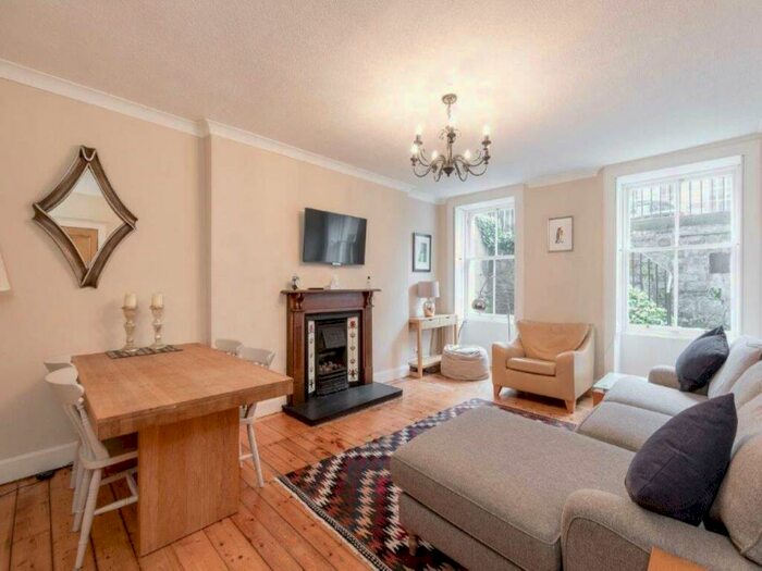 2 Bedroom Flat To Rent In Carlton Street, Stockbridge, Edinburgh, EH4