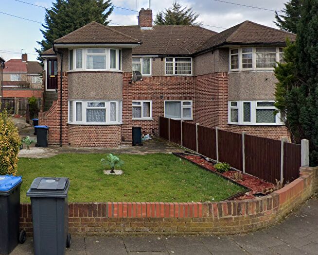 3 Bedroom Flat To Rent In Fernwood Avenue, Wembley, HA0