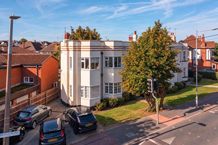 1 Bedroom Flat For Sale In * No Onward Chain * Hadleigh Road, Leigh-on-Sea, Essex, SS9