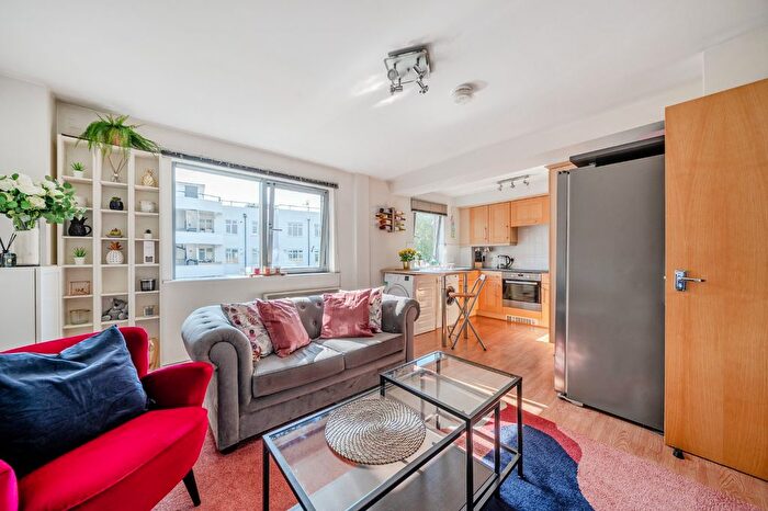 2 Bedroom Flat For Sale In Balham High Road, Balham, London, SW17