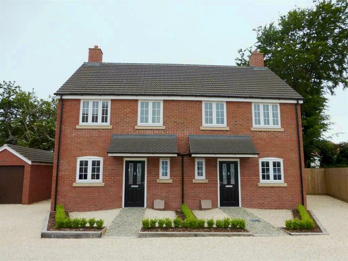 2 Bedroom House To Rent In Ashford Grove, Yeovil, BA21
