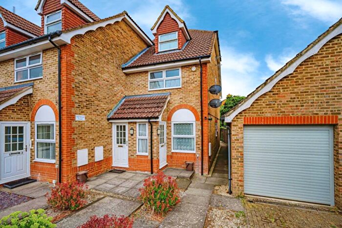 1 Bedroom Maisonette For Sale In School Lane, Eaton Bray, Dunstable, Bedfordshire, LU6