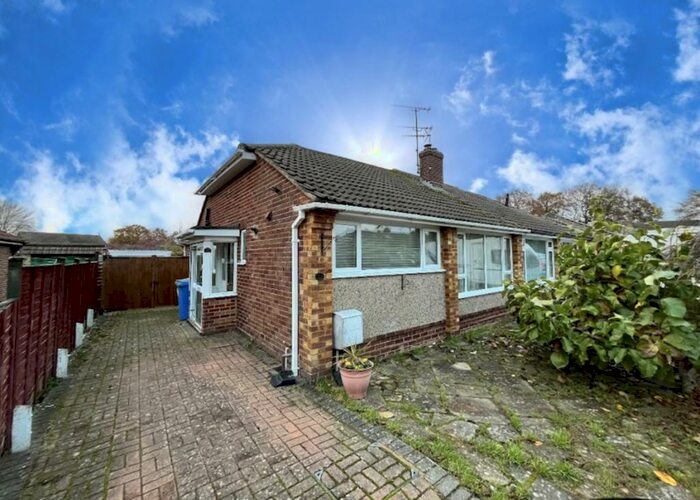 2 Bedroom Bungalow To Rent In Yeomans Close, Farnborough, GU14