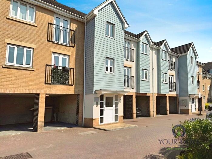 2 Bedroom Flat To Rent In Sherwood Avenue, Larkfield, Aylesford, Kent, ME20
