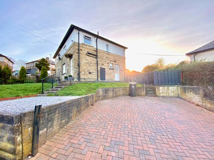 3 Bedroom Semi-Detached House To Rent In Oaklands, Brighouse, HD6