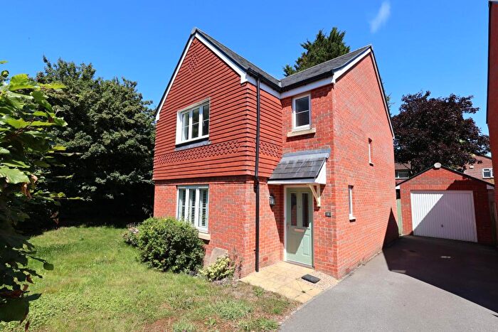 3 Bedroom Detached House For Sale In Reed Way, Petersfield, GU32