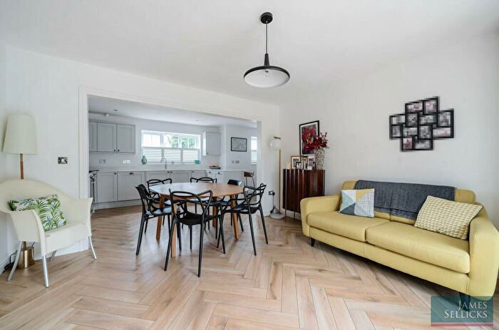 5 Bedroom Semi-Detached House For Sale In The Rowans, Lubenham, Market Harborough, LE16