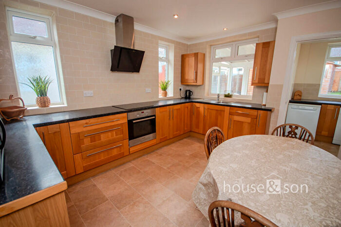 2 Bedroom Detached Bungalow For Sale In Brierley Road, Bournemouth, BH10