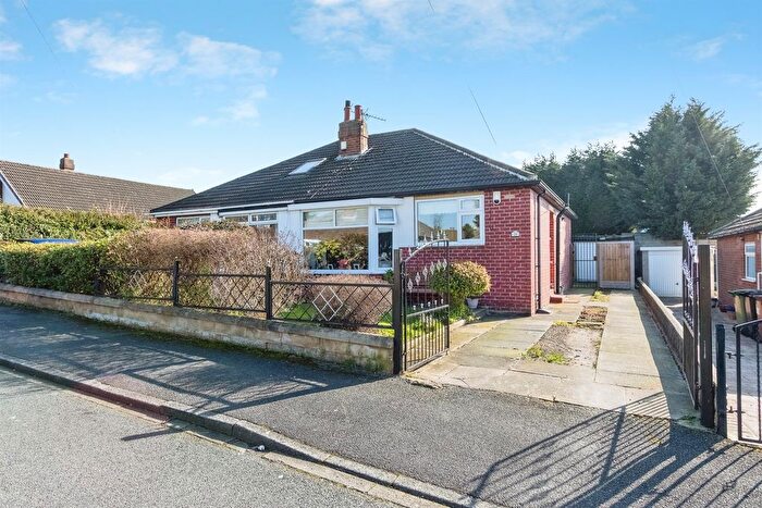 2 Bedroom Semi Detached Bungalow For Sale In Field End Crescent, Leeds, LS15
