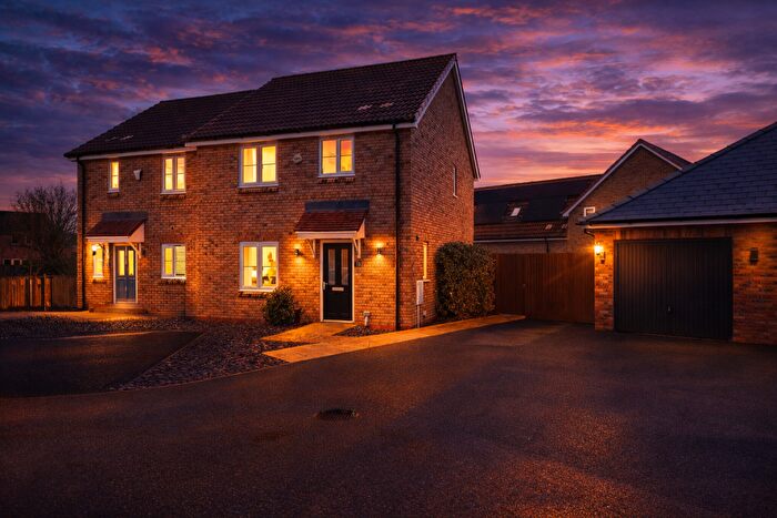 3 Bedroom Semi Detached House For Sale In Robinson Avenue, Houghton Conquest, MK45