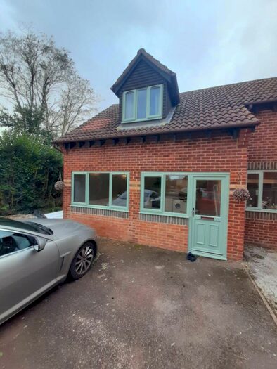 1 Bedroom Bungalow To Rent In Spruce Drive, Bicester, OX26