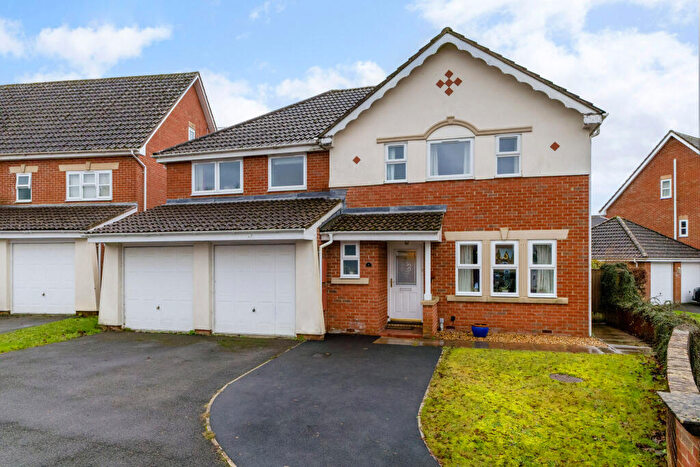 5 Bedroom Detached House For Sale In Huron Drive, Liphook, GU30