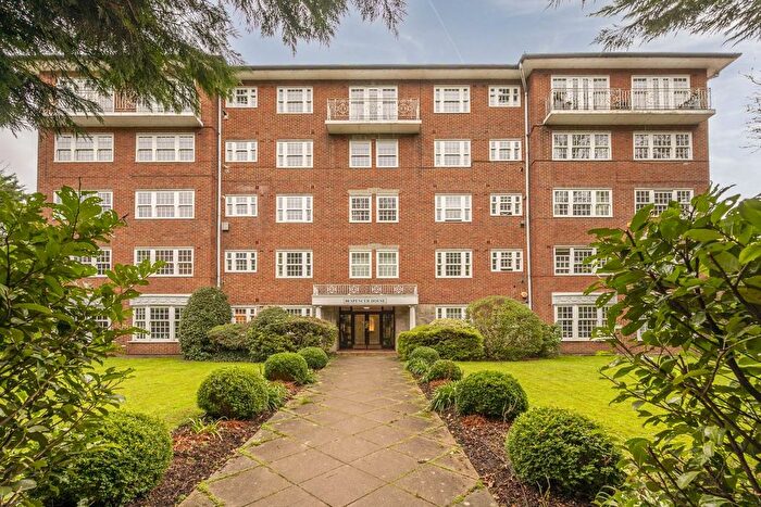 2 Bedroom Flat For Sale In Wimbledon Park Side, Wimbledon Common, London, SW19