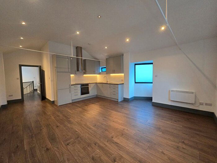 1 Bedroom Maisonette To Rent In Garratt Lane, London, SW17