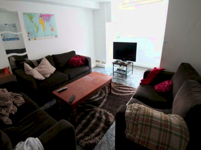 6 Bedroom House To Rent In Chestnut Avenue, Leeds, LS6