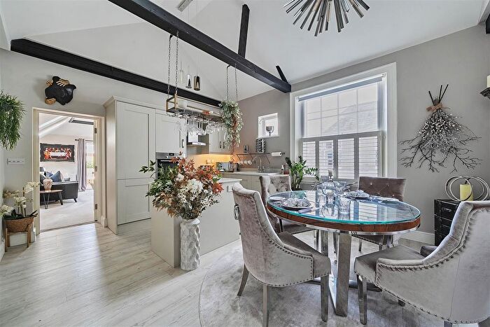 2 Bedroom Flat For Sale In High West Street, Dorchester, DT1