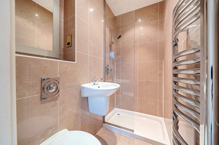 2 Bedroom Flat For Sale In Eton Court, Roseville Avenue, Harrogate, North Yorkshire, HG1
