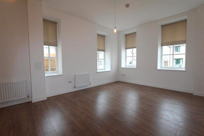2 Bedroom Apartment To Rent In B Pilmuir Street, Dunfermline, KY12