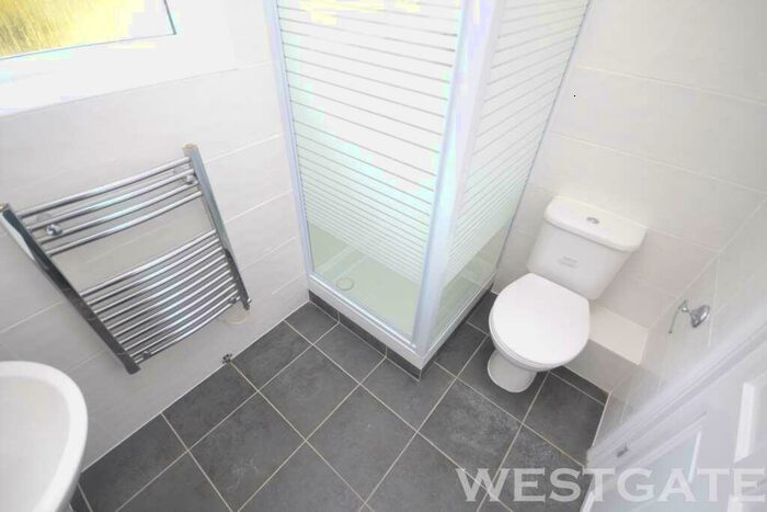 4 Bedroom Terraced House To Rent In Pitcroft Avenue, Reading, RG6