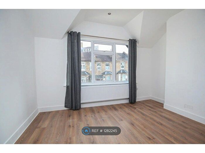 2 Bedroom Terraced House To Rent In Latimer Road, Croydon, CR0
