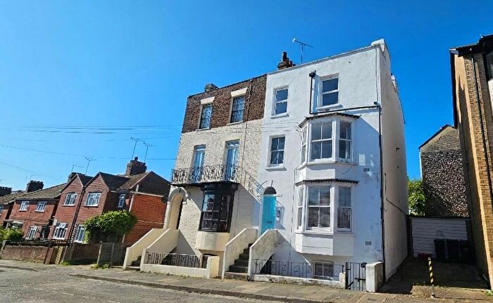 2 Bedroom Flat To Rent In Prospect Road, Broadstairs, CT10