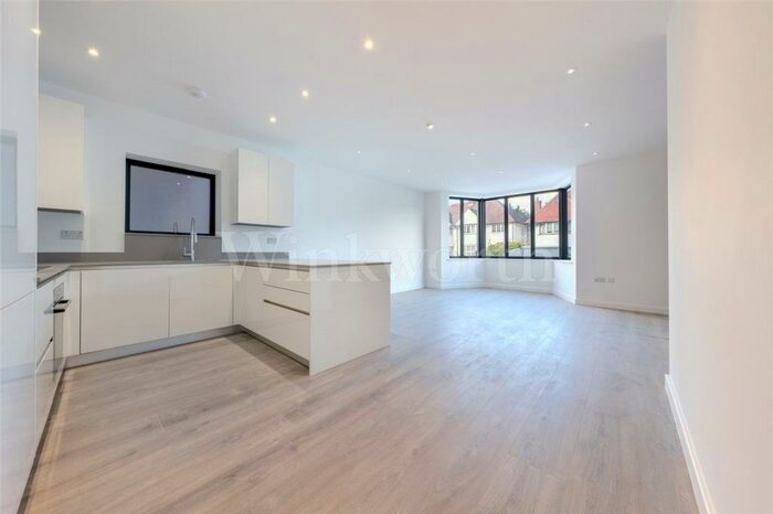 2 Bedroom Apartment To Rent In Hoop Lane, London, NW11