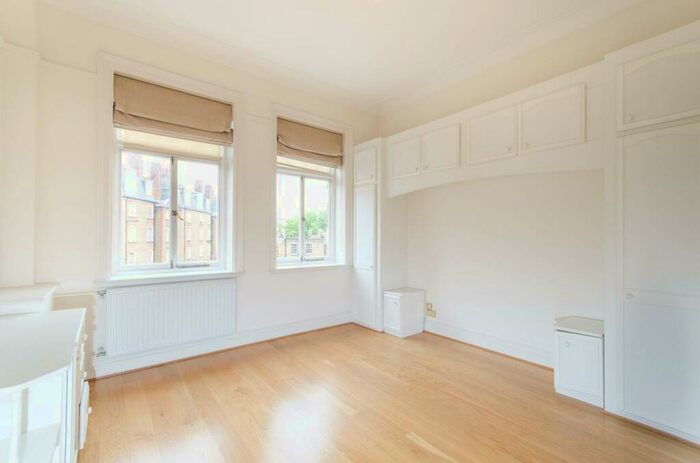 2 Bedroom Flat To Rent In Prince Albert Road, St John's Wood, London, NW8