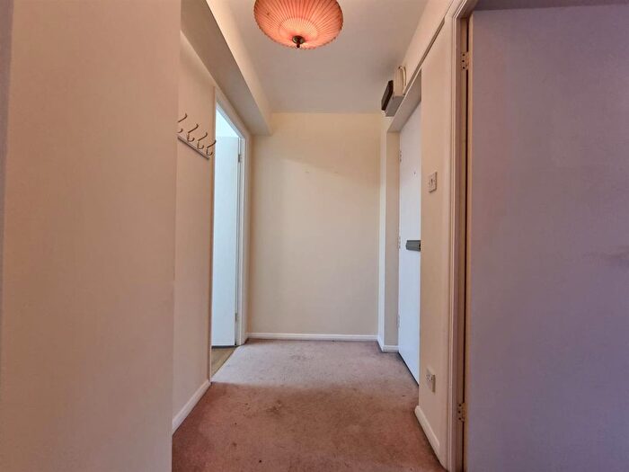 1 Bedroom Flat For Sale In Express Drive, Goodmayes, Ilford, IG3