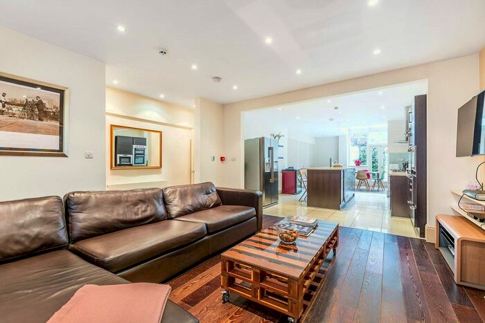 5 Bedroom Terraced House To Rent In Powis Gardens, Notting Hill, W11