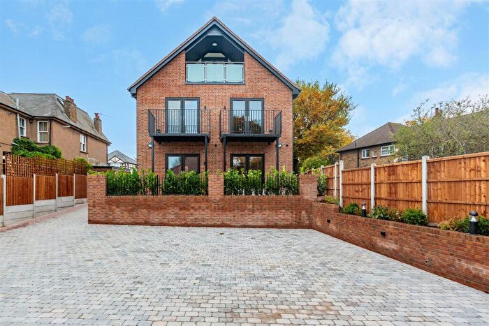 2 Bedroom Flat To Rent In Dassia Close, Gidea Park, Romford, RM2