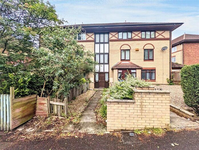 2 Bedroom Apartment For Sale In Hallow Drive, Newcastle Upon Tyne, Tyne And Wear, NE15