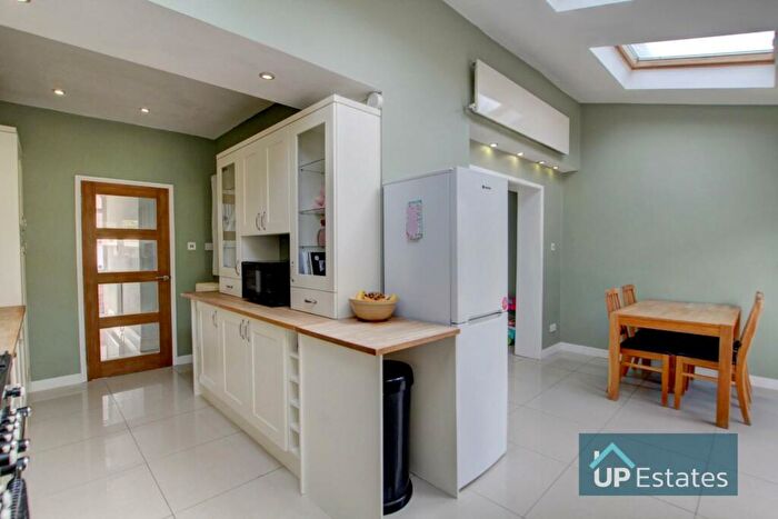 3 Bedroom End Of Terrace House For Sale In Binley Road, Binley, Coventry, CV3