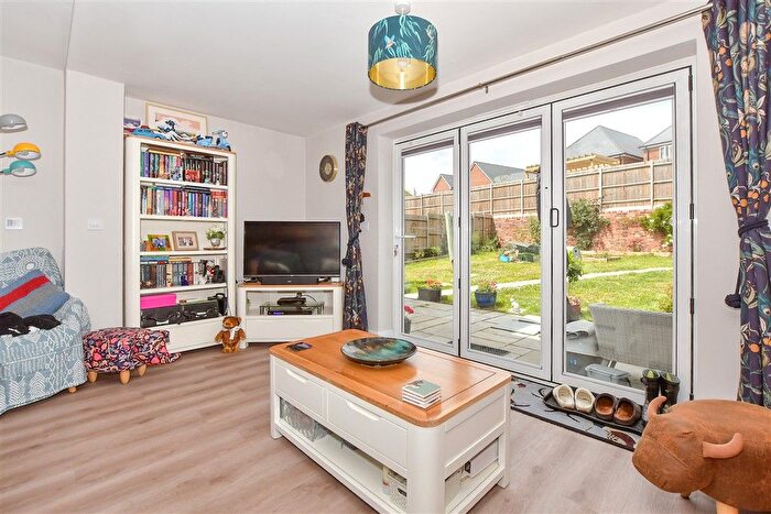 4 Bedroom Semi-detached House For Sale In Bluebell Avenue, Littlebourne, Kent, CT3