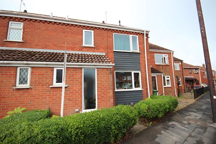 3 Bedroom Terraced House For Sale In St. Quintin Park, Brandesburton, YO25