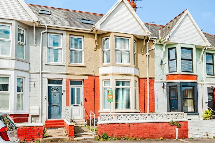 2 Bedroom Maisonette For Sale In Blundell Avenue, Porthcawl, CF36