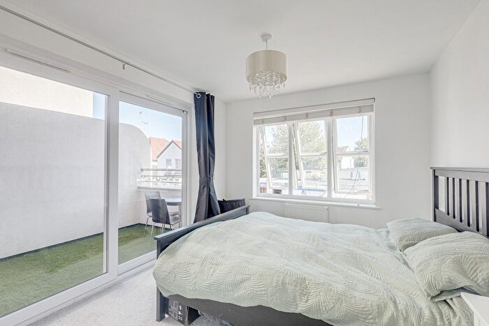 1 Bedroom Flat To Rent In Cricketfield Grove, Leigh-On-Sea, SS9