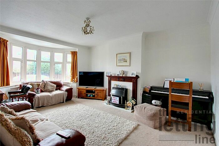 3 Bedroom Bungalow To Rent In Cranleigh Gardens, Grange Park, London N21,