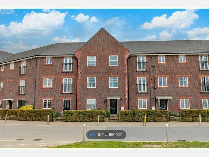 2 Bedroom Maisonette To Rent In Spinks Court, Crawley, RH10